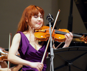 Violin-Shoulder-Rest-Female-violinists